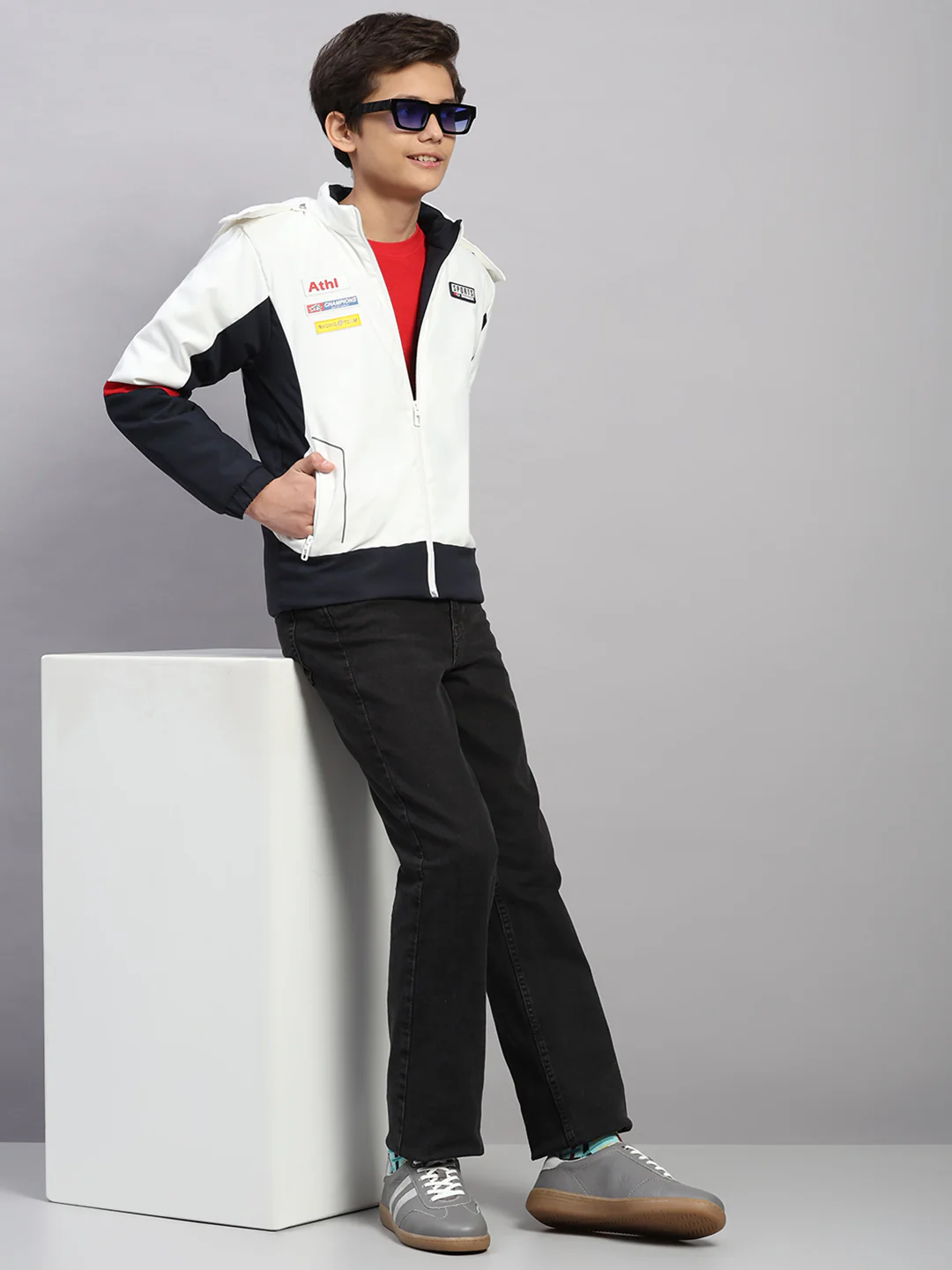 Boys White Solid Hooded Full Sleeve Jacket - Image 2