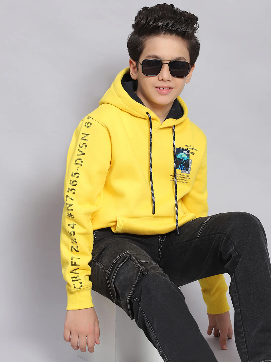 Boys Yellow Printed Hooded Full Sleeve Sweatshirt - Image 2