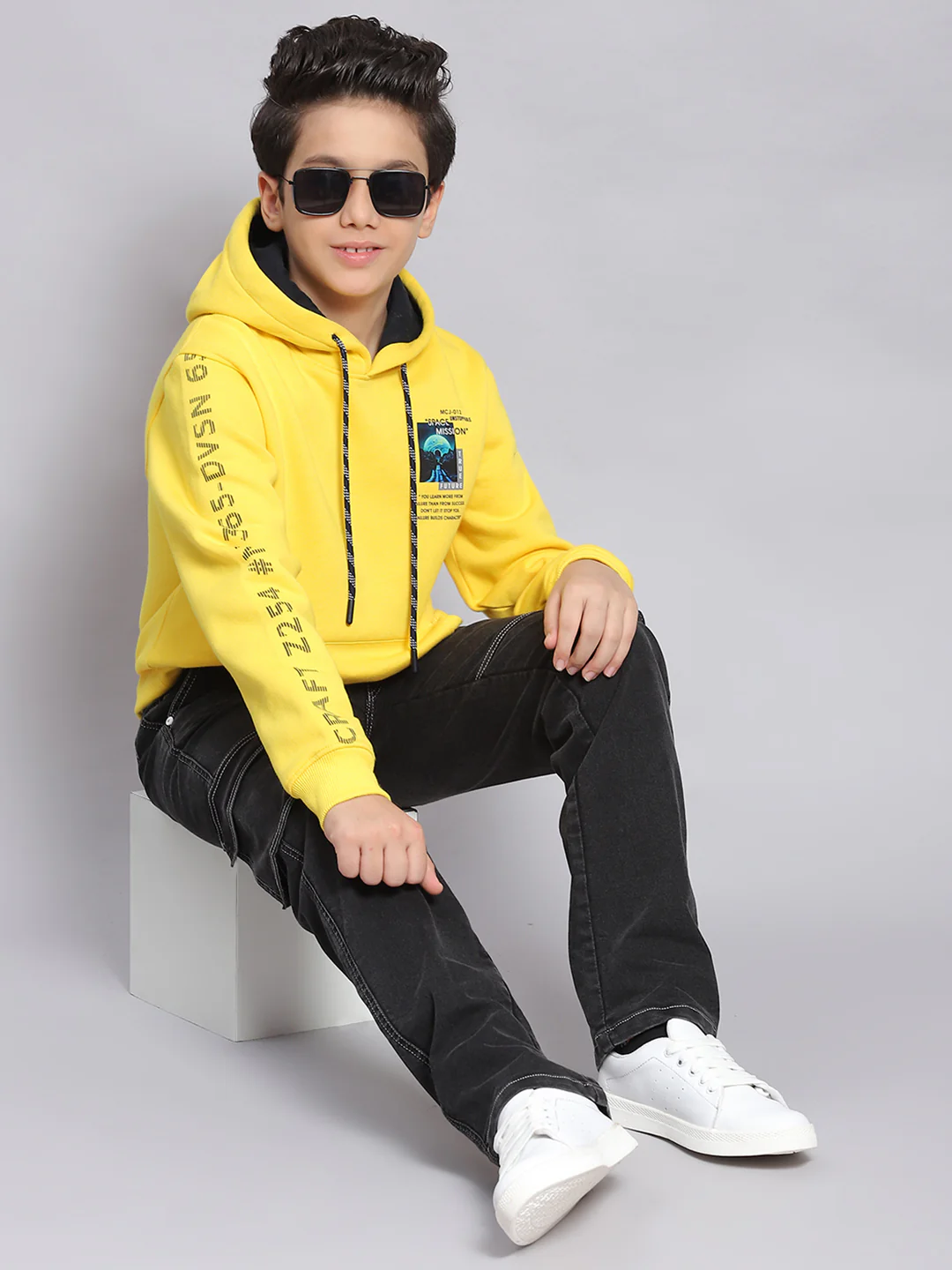 Boys Yellow Printed Hooded Full Sleeve Sweatshirt - Image 3