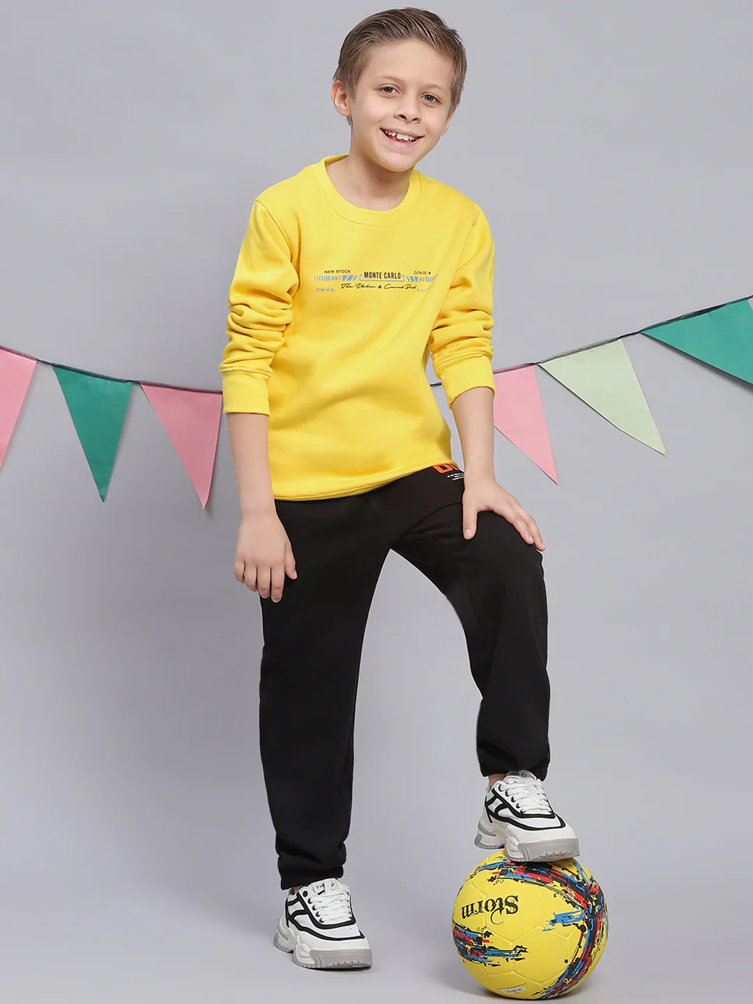 Boys Yellow Printed Round Neck Full Sleeve Sweatshirt - Image 2
