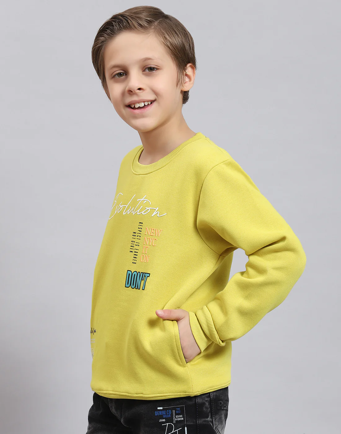 Boys Yellow Printed Round Neck Full Sleeve Sweatshirt - Image 3