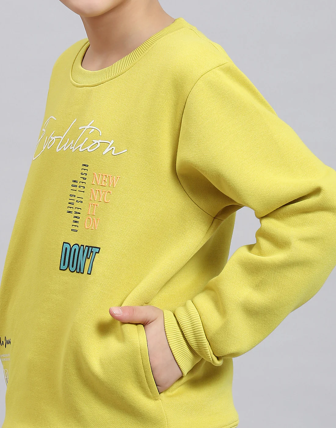 Boys Yellow Printed Round Neck Full Sleeve Sweatshirt - Image 7