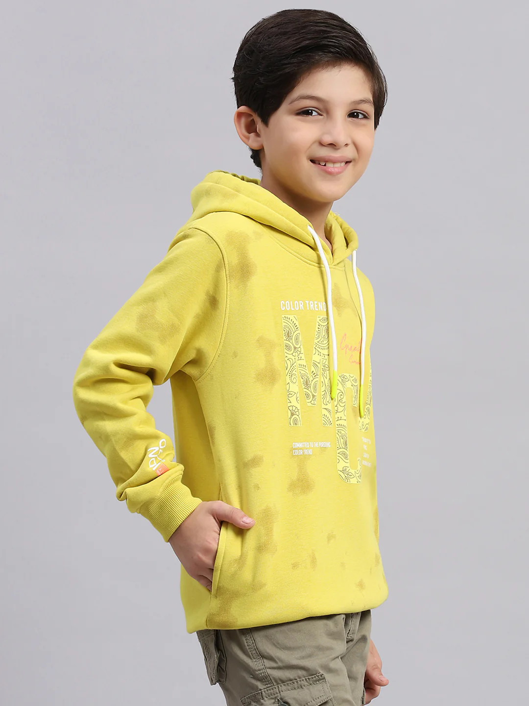 Boys Yellow Printed Round Neck Full Sleeve Sweatshirt - Image 4