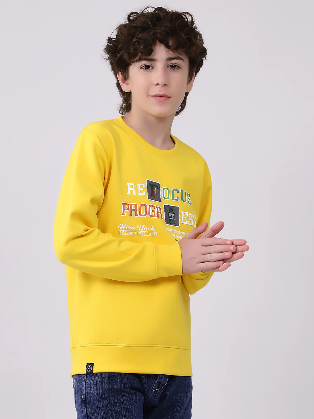 Boys Yellow Printed Round Neck Full Sleeve Sweatshirt - Image 4