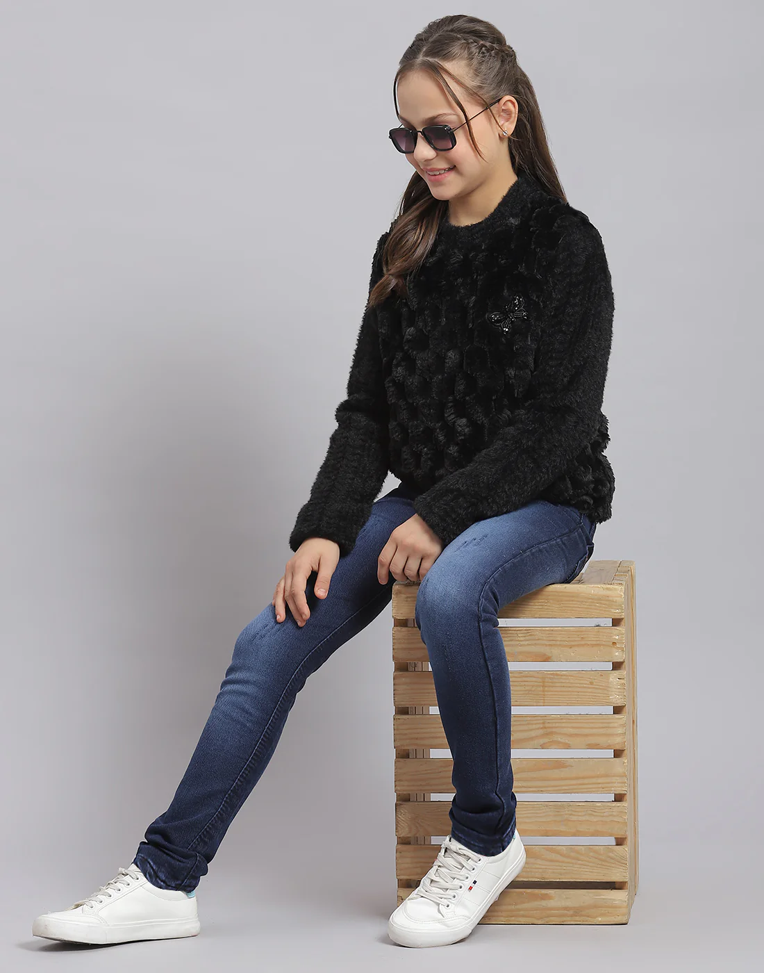 Girls Black Self Design Round Neck Full Sleeve Sweatshirt - Image 2