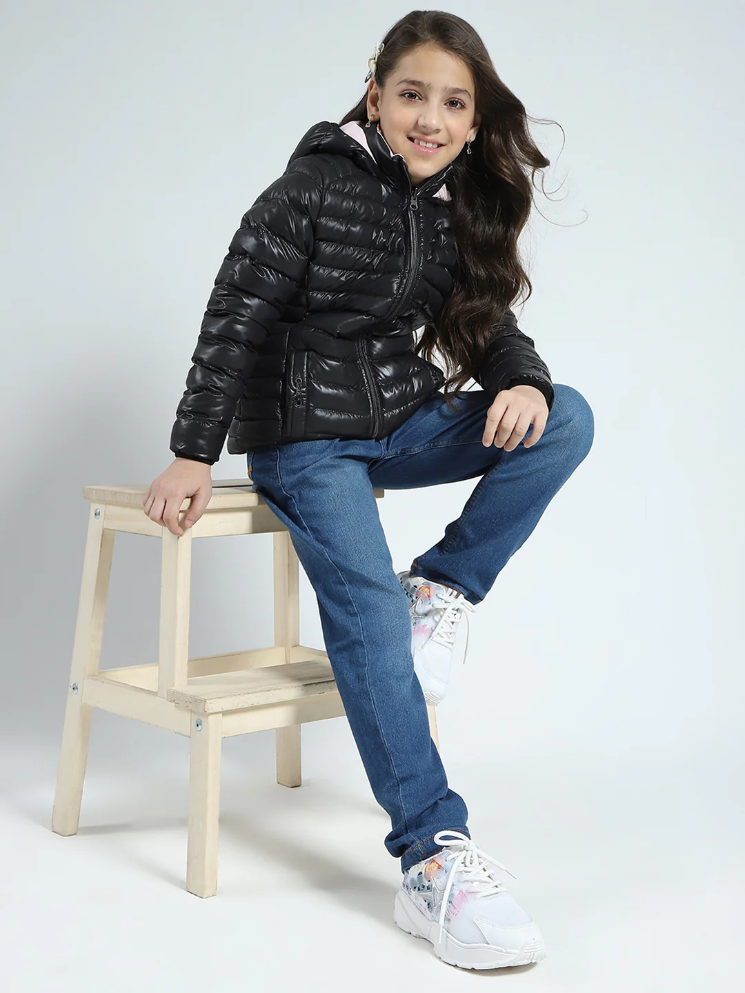Girls Black Solid Hooded Full Sleeve Reversible Jacket - Image 2