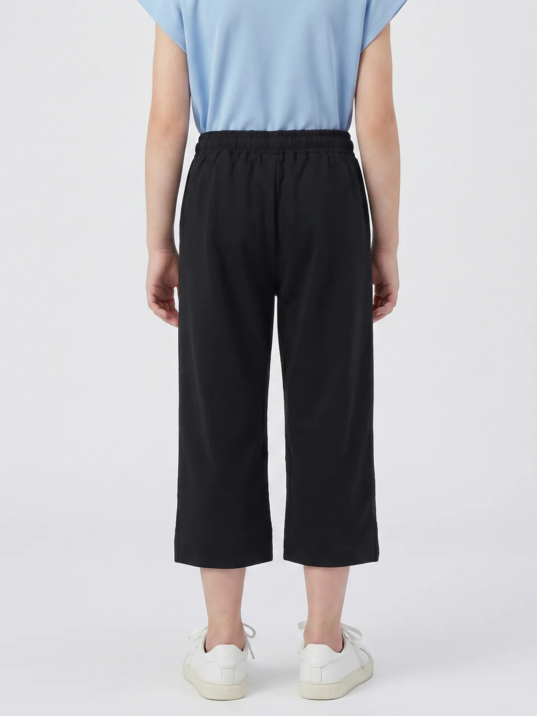 Girls Black Solid Regular Fit Capri - Image 4