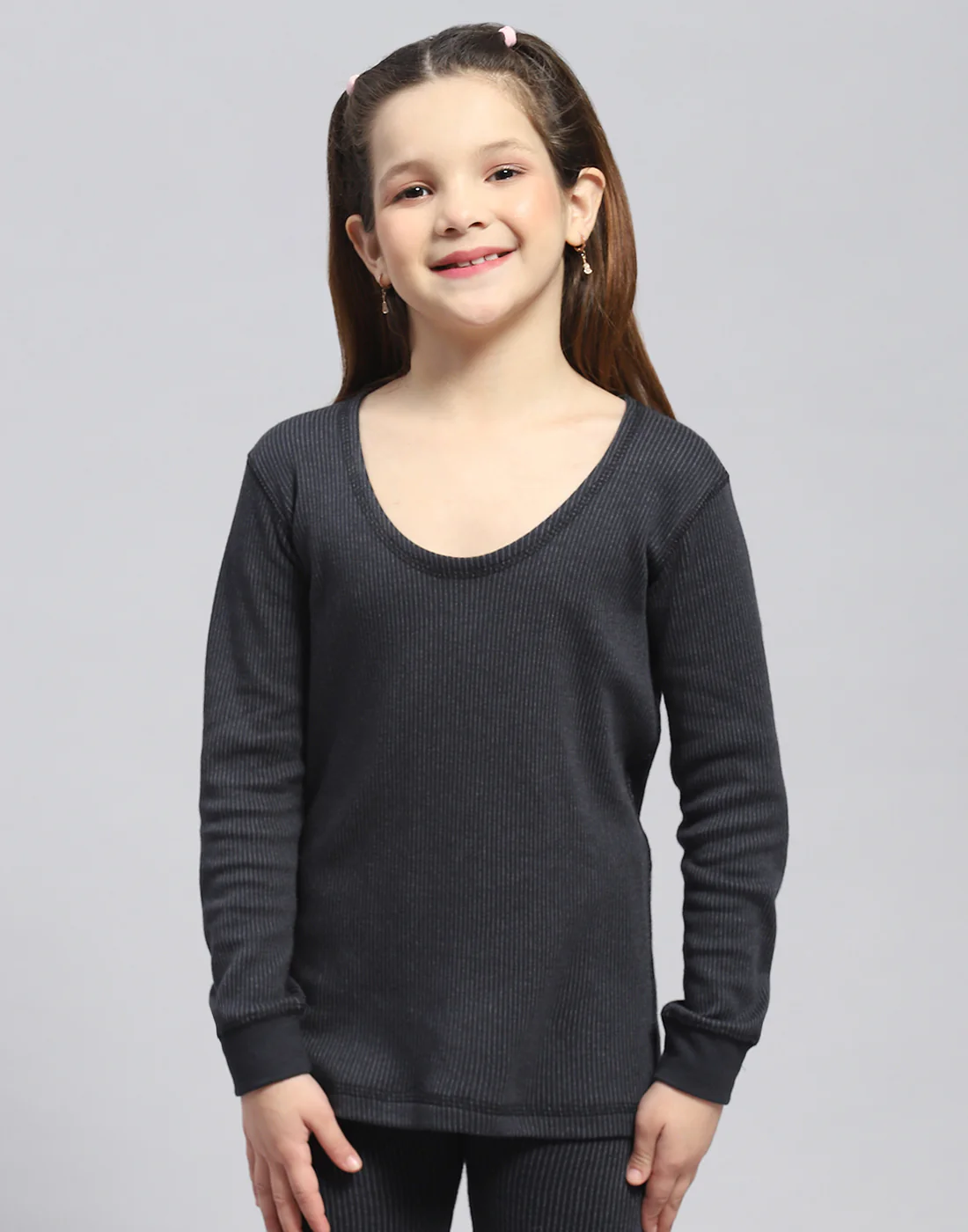 Girls Black Solid Round Neck Full Sleeve Thermal Vest - Image 2