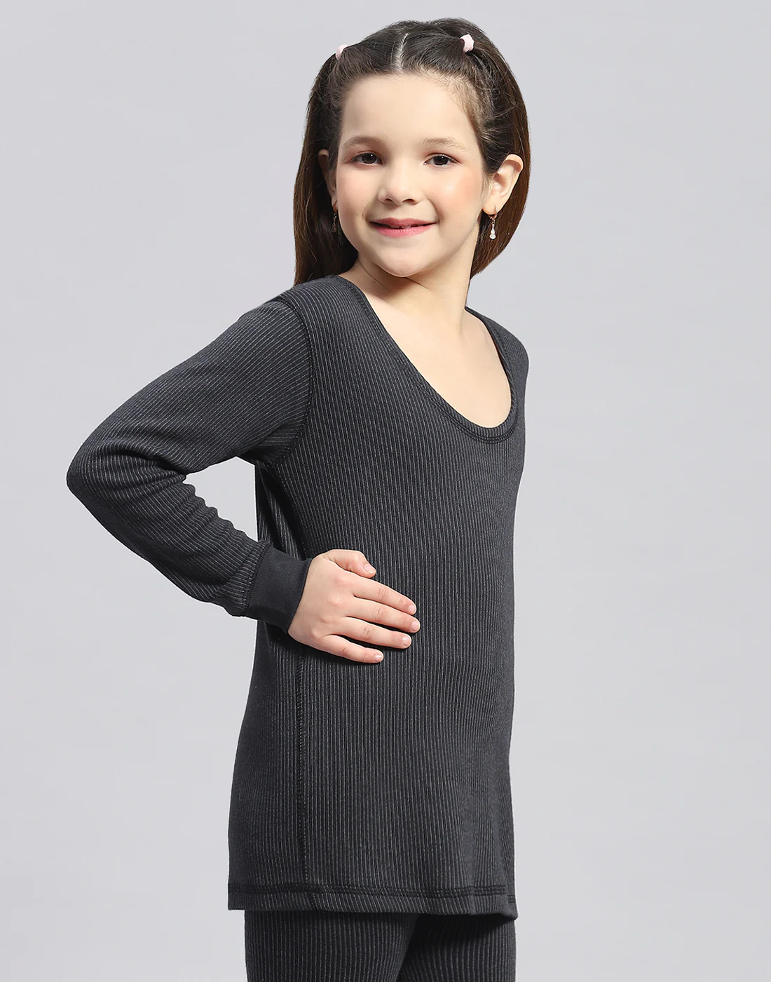 Girls Black Solid Round Neck Full Sleeve Thermal Vest - Image 4