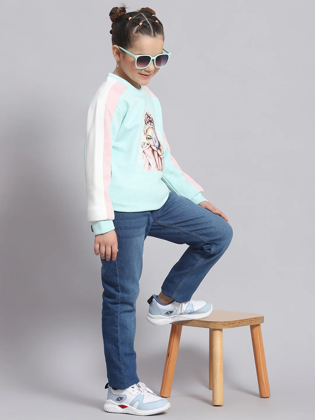 Girls Blue Printed Round Neck Full Sleeve Sweatshirt - Image 2