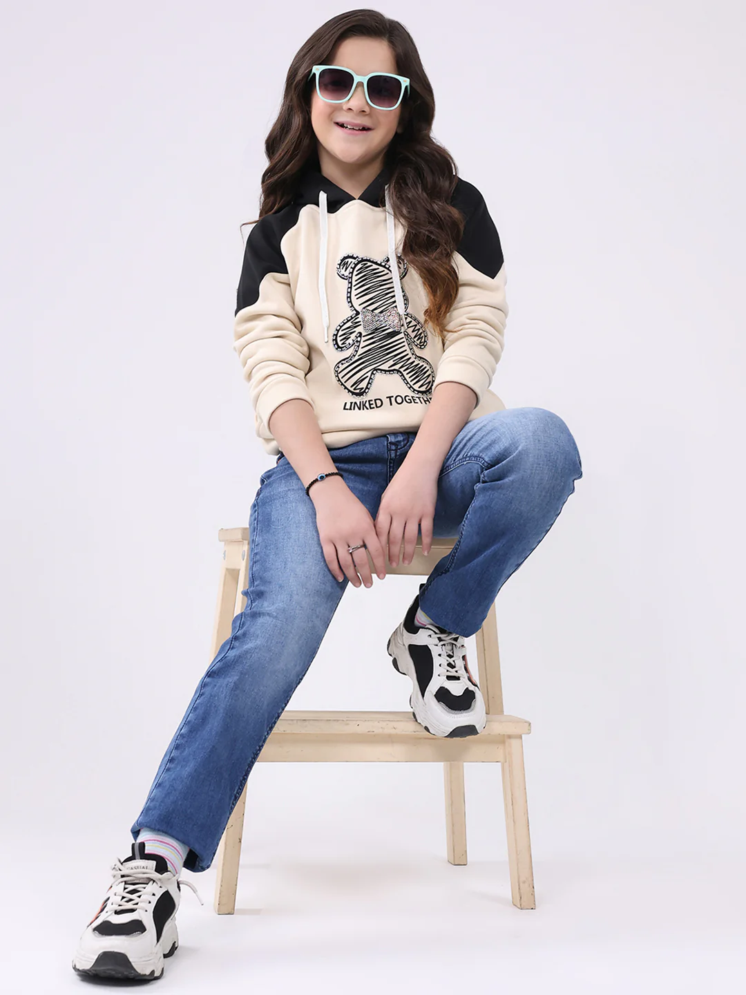 Girls Cream Printed Hooded Full Sleeve Sweatshirt - Image 2