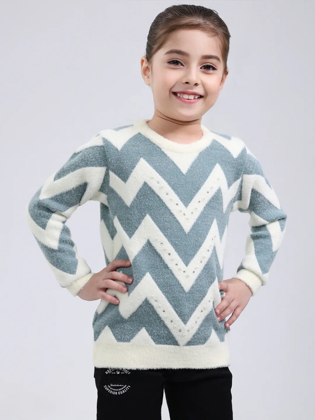 Girls Green Embroidered Round Neck Full Sleeve Pullover - Image 4