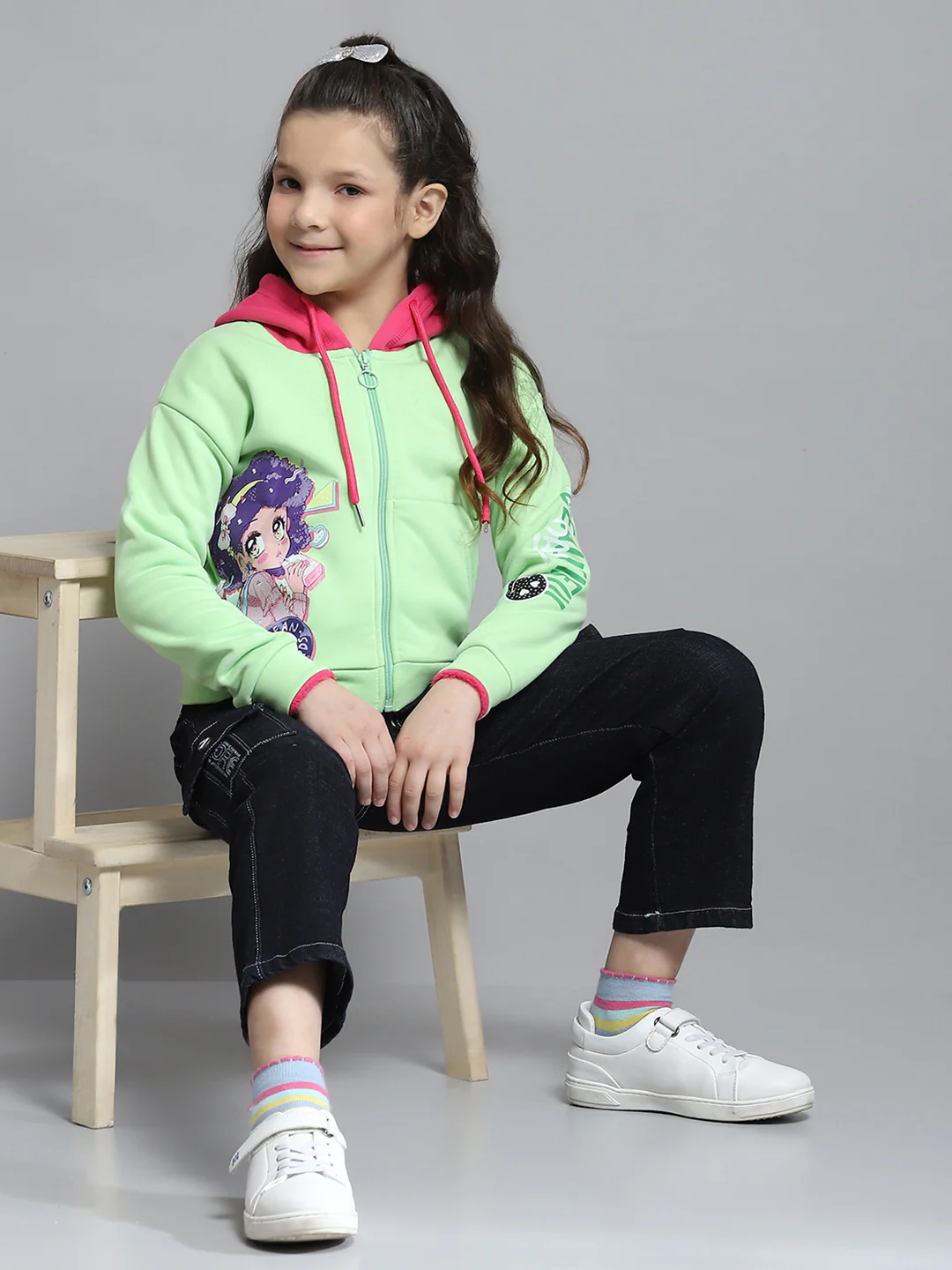 Girls Green Printed Hooded Full Sleeve Sweatshirt - Image 2