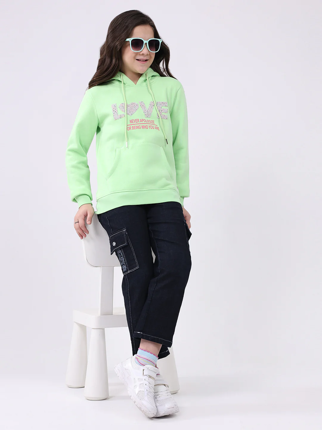 Girls Green Printed Hooded Full Sleeve Sweatshirt - Image 2