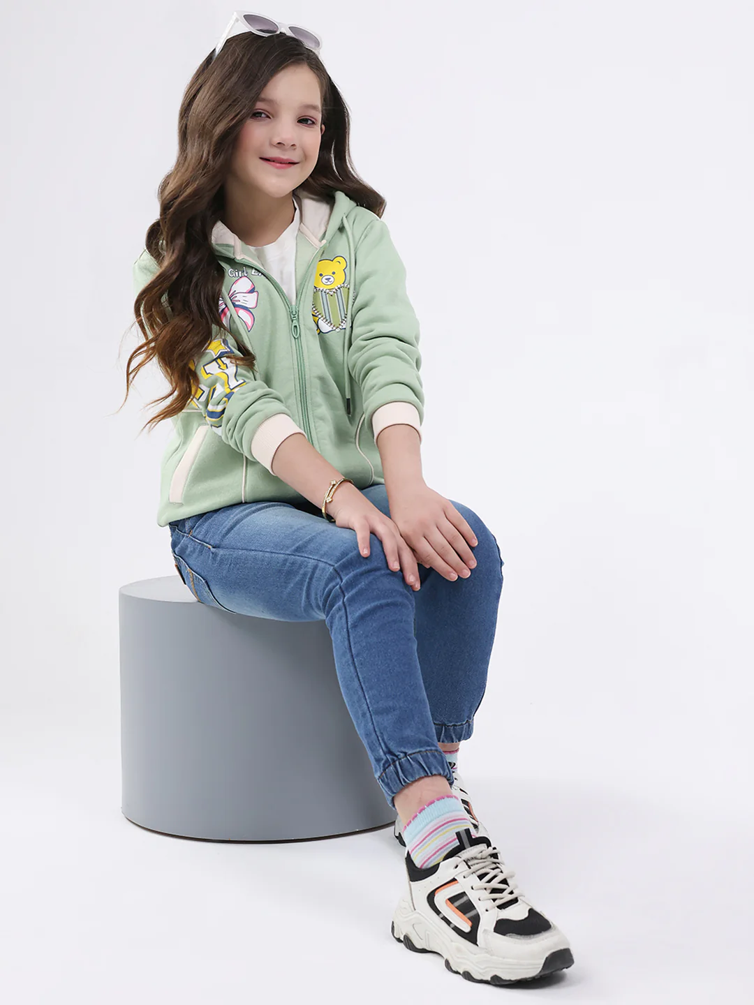 Girls Green Printed Hooded Full Sleeve Sweatshirt - Image 2