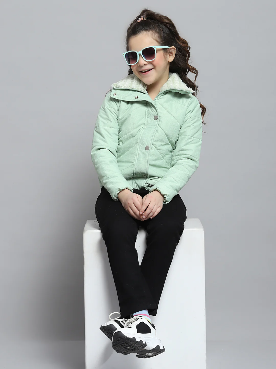 Girls Green Self Design Collar Full Sleeve Jacket - Image 2