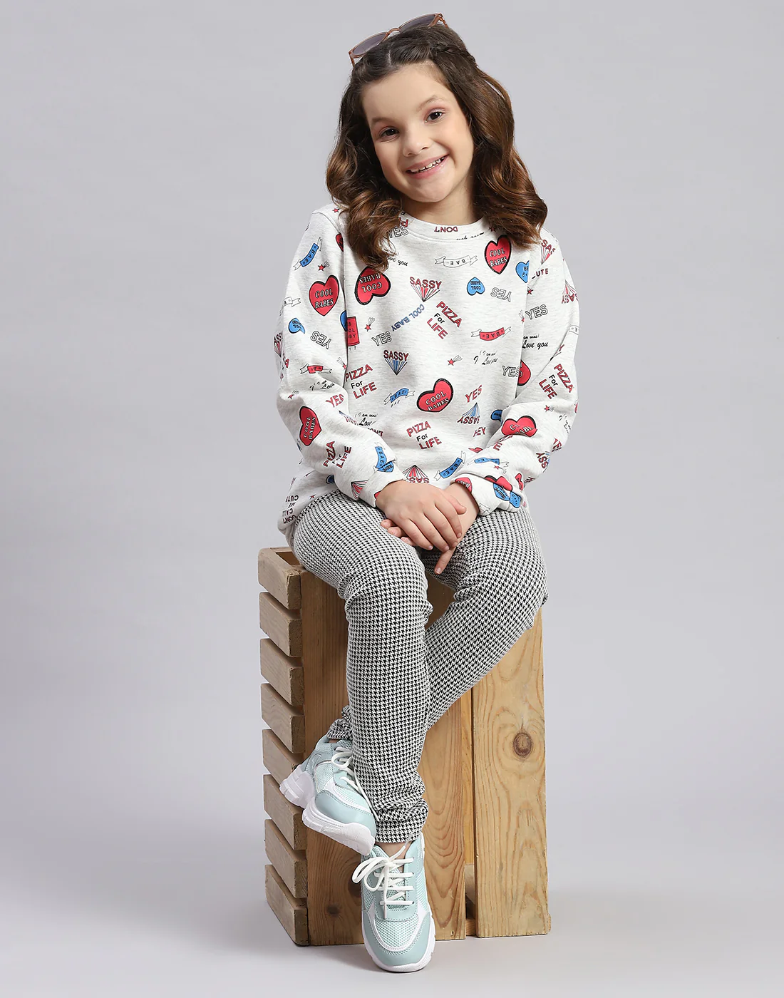 Girls Grey Printed Round Neck Full Sleeve Sweatshirt - Image 2