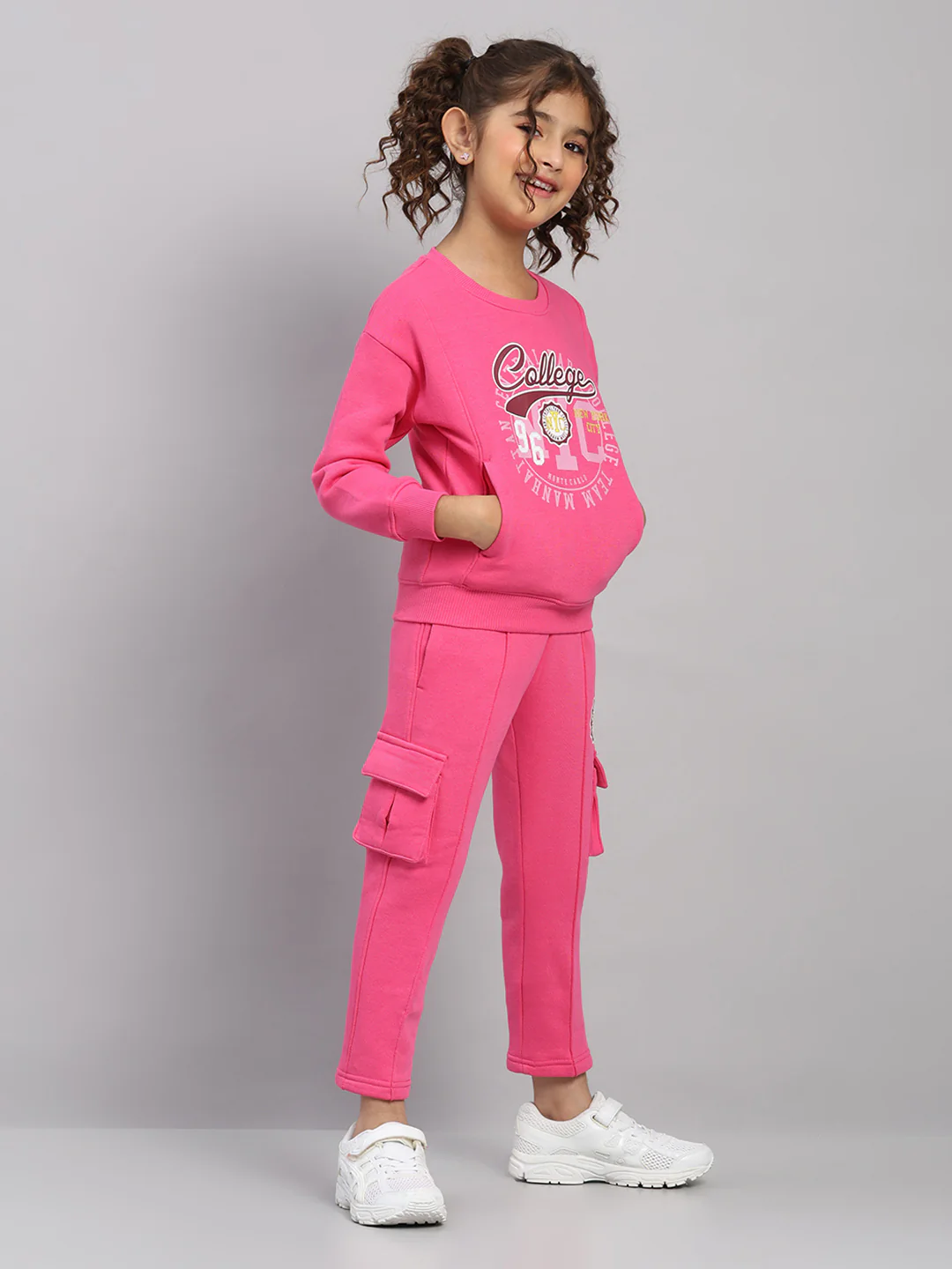 Girls Magenta Printed Round Neck Full Sleeve Tracksuit - Image 4