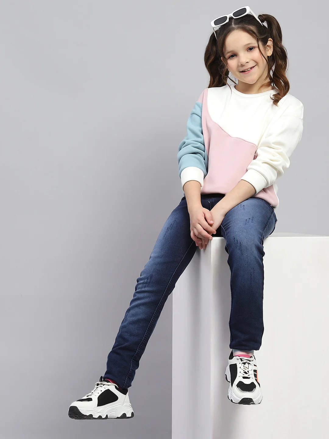 Girls Multicolor Solid Round Neck Full Sleeve Sweatshirt - Image 2