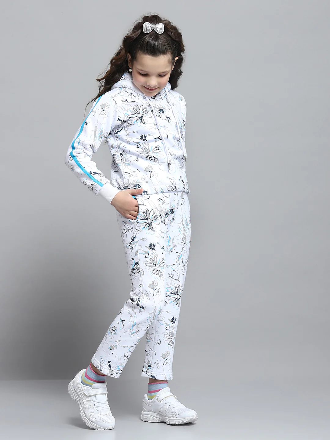 Girls Off White Printed Hooded Full Sleeve Tracksuit - Image 4