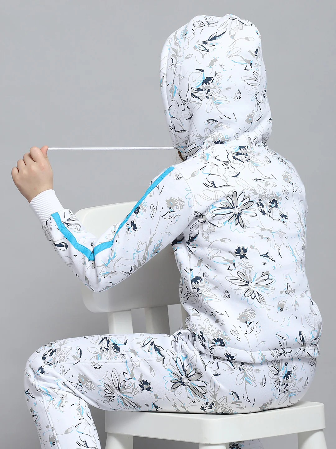 Girls Off White Printed Hooded Full Sleeve Tracksuit - Image 6