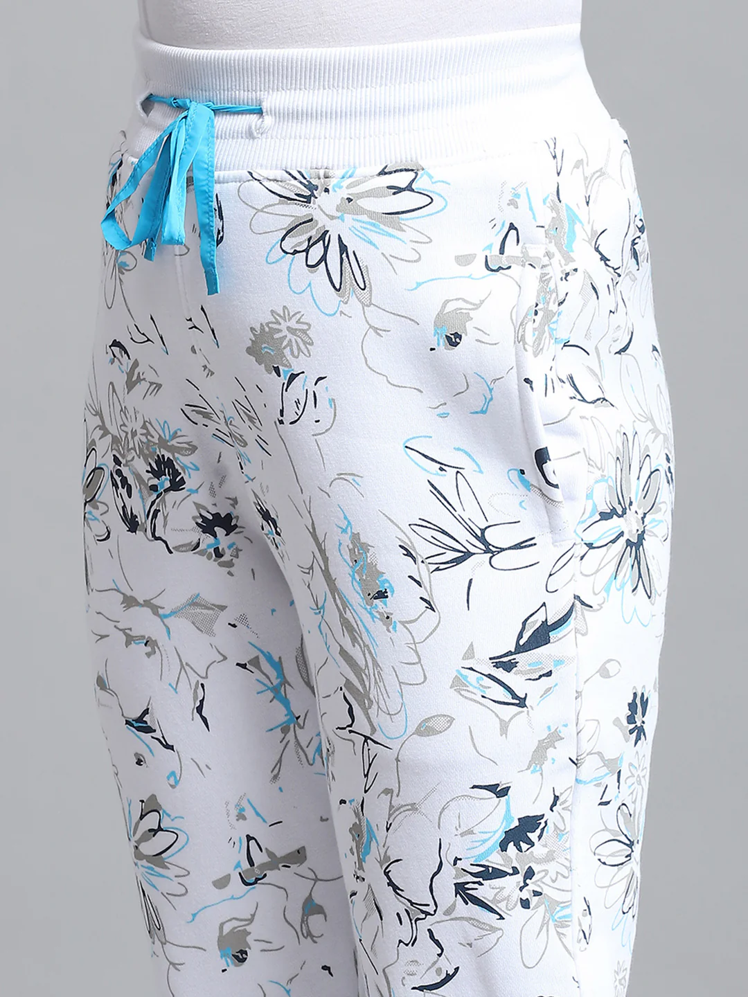 Girls Off White Printed Hooded Full Sleeve Tracksuit - Image 9
