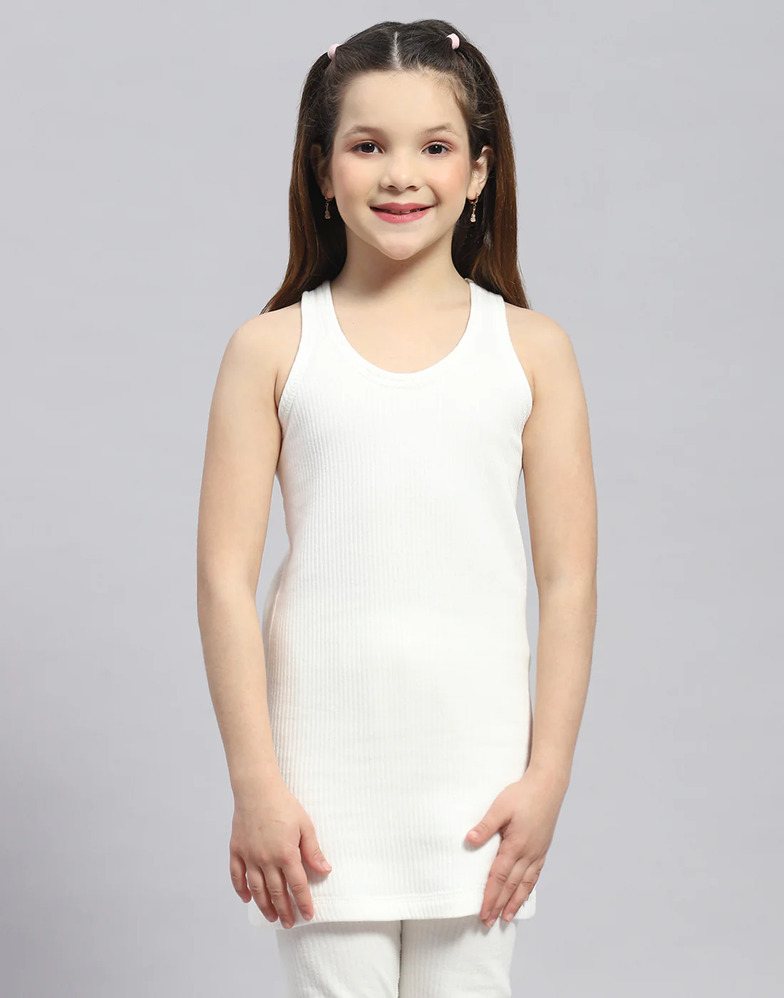Girls Off White Solid Round Neck Sleeveless Thermal Vest - Image 2