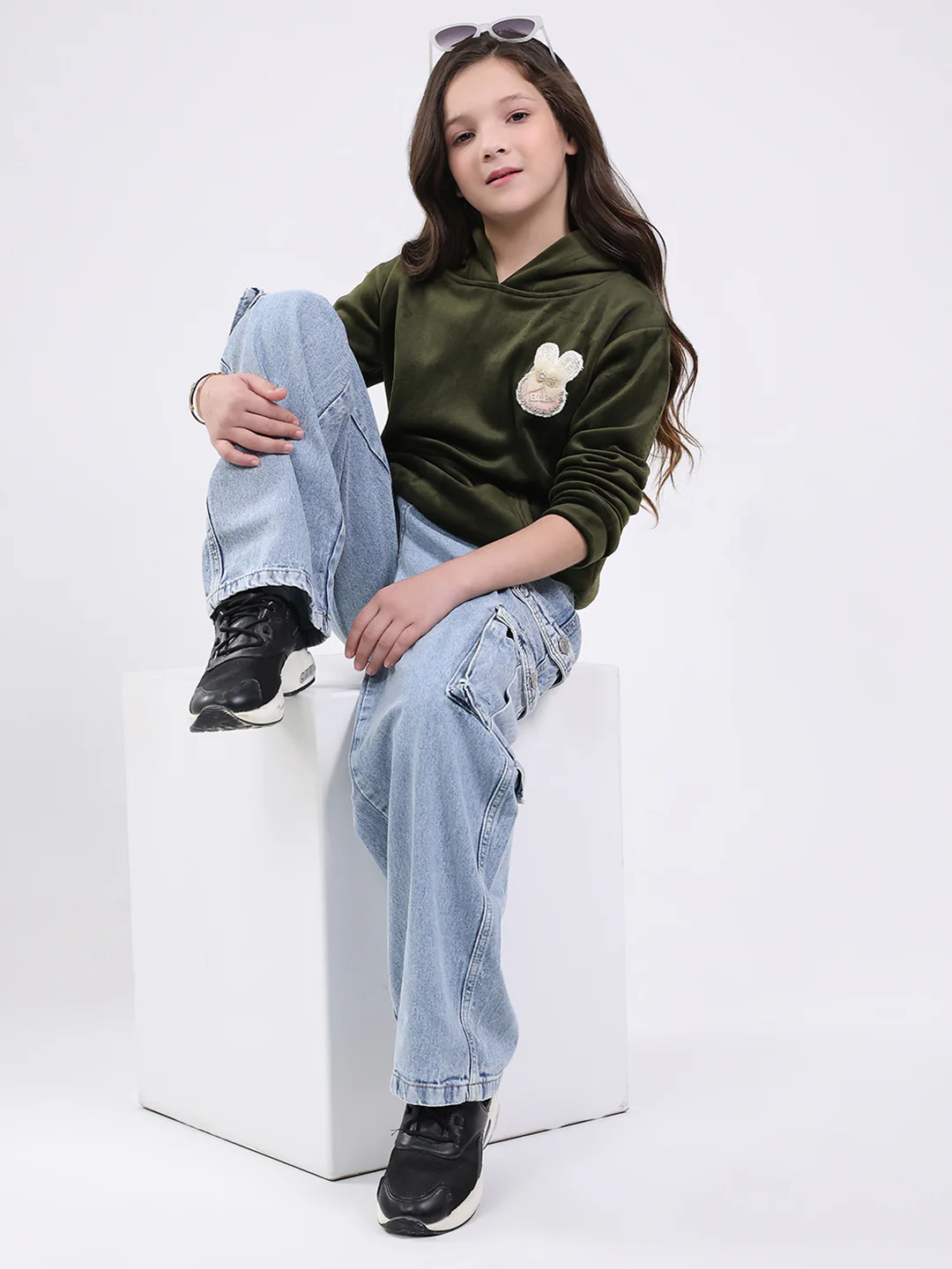 Girls Olive Solid Hooded Full Sleeve Sweatshirt - Image 2
