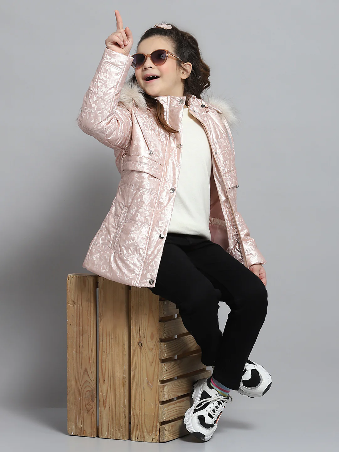 Girls Peach Printed Hooded Full Sleeve Jacket - Image 2