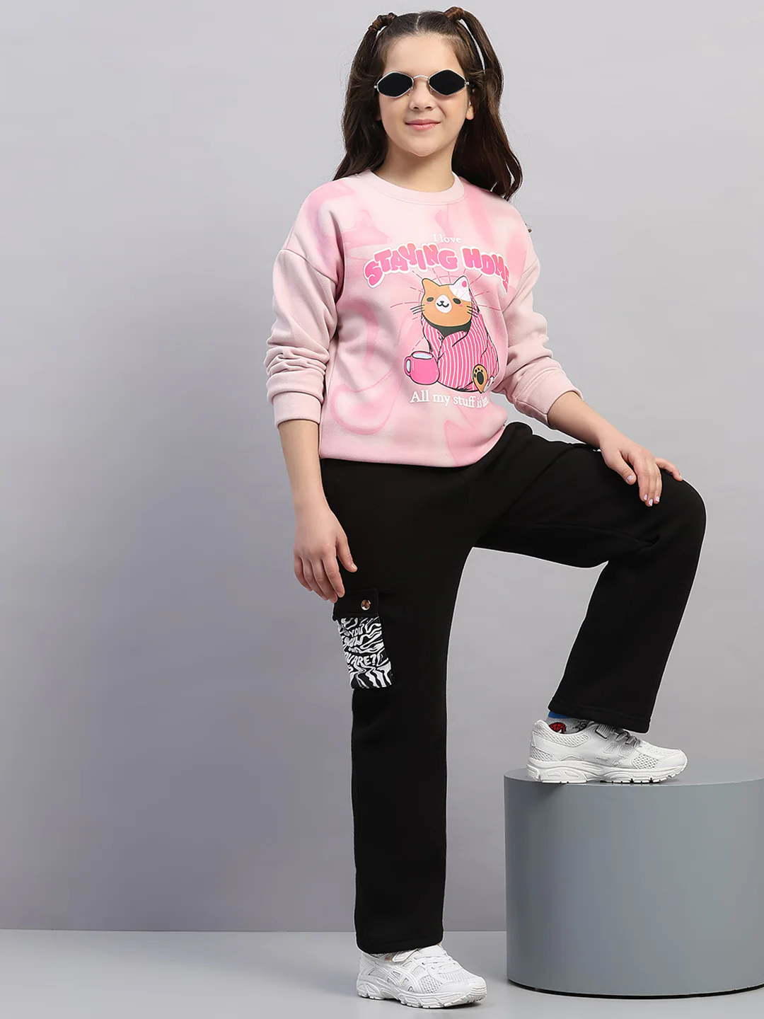 Girls Pink Printed Round Neck Full Sleeve Sweatshirt - Image 2