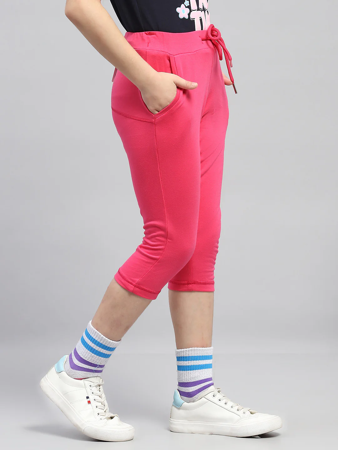 Girls Pink Solid Regular Fit Capri - Image 4