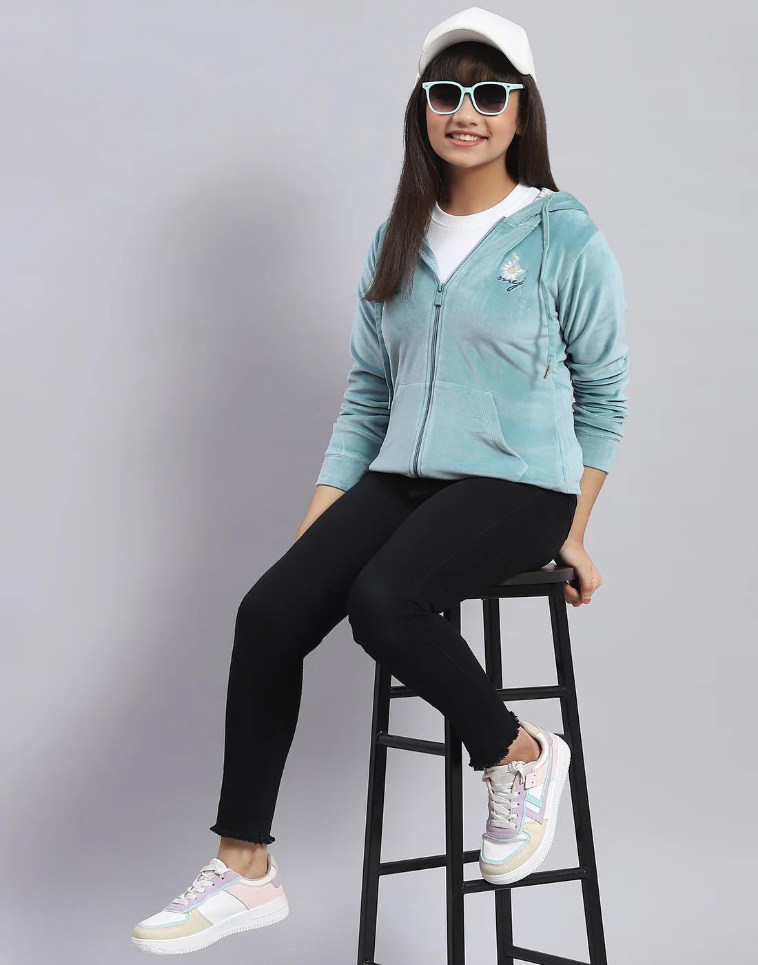 Girls Teal Blue Solid Hooded Full Sleeve Sweatshirt - Image 2