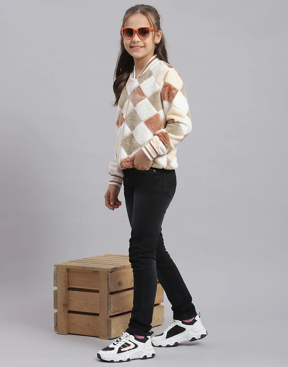 Girls White Printed Mandarin Collar Full Sleeve Sweatshirt - Image 2