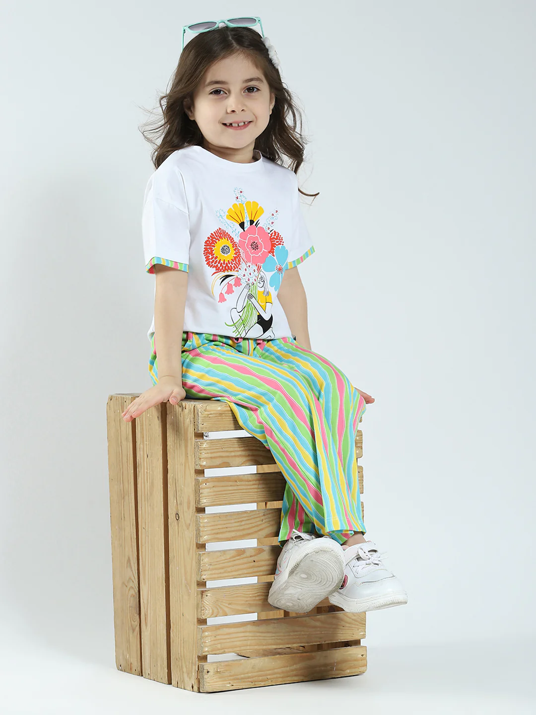Girls White Printed Round Neck Half Sleeve Lower Set - Image 2