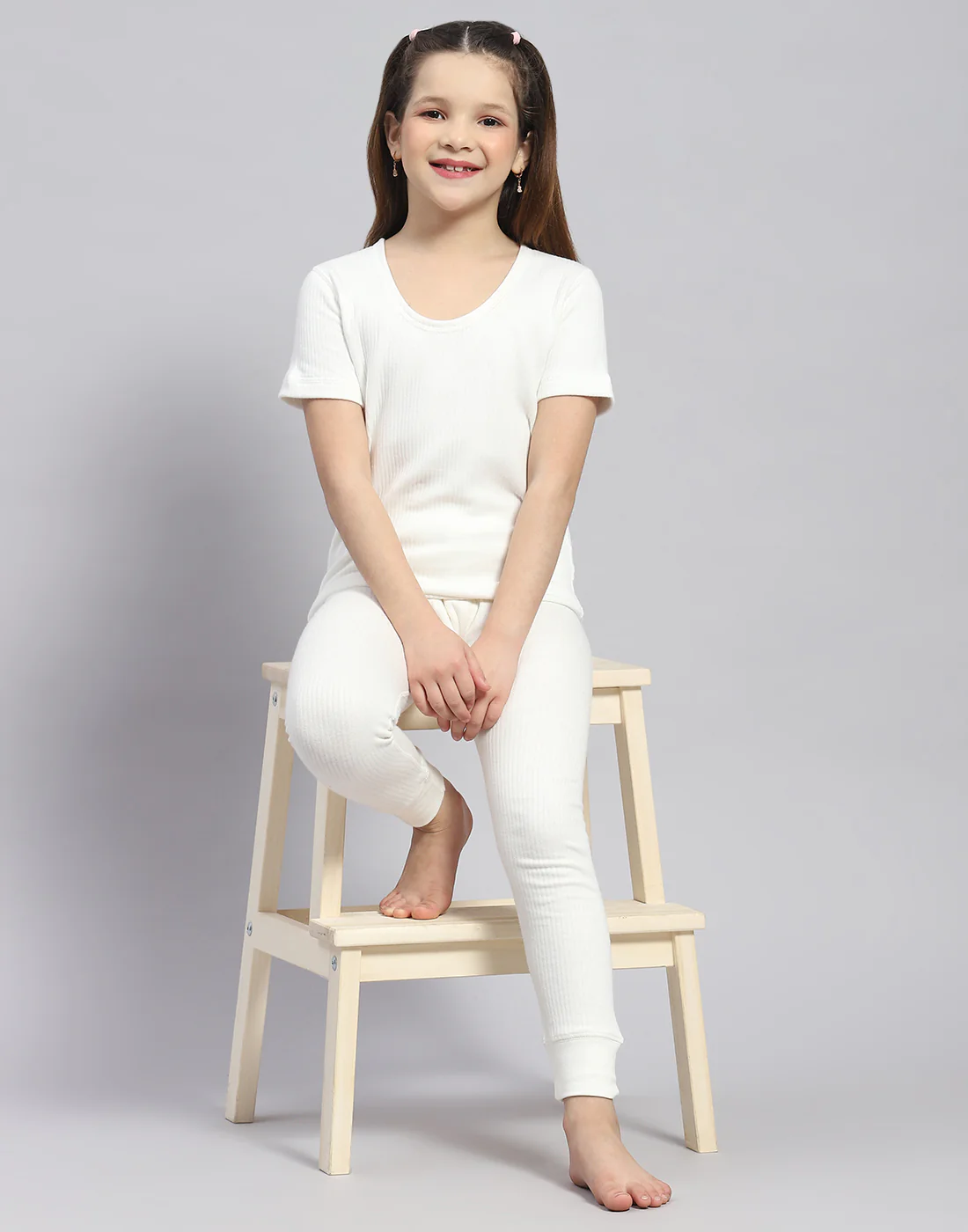 Girls White Solid Round Neck Half Sleeve Thermal Vest - Image 2