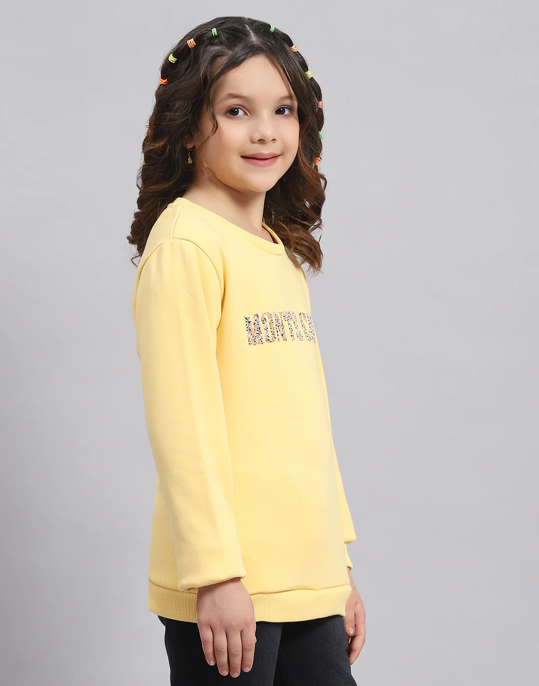 Girls Yellow Embellished Round Neck Full Sleeve Sweatshirt - Image 4