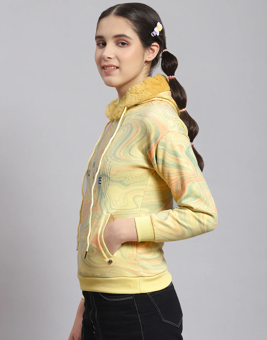 Girls Yellow Printed Hooded Full Sleeve Sweatshirt - Image 3