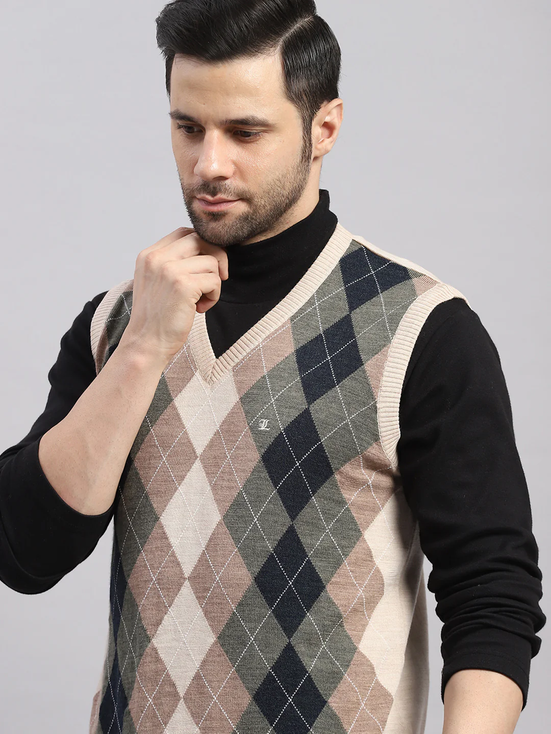 Luxuria Men Beige Printed V Neck Sleeveless Sweater - Image 6