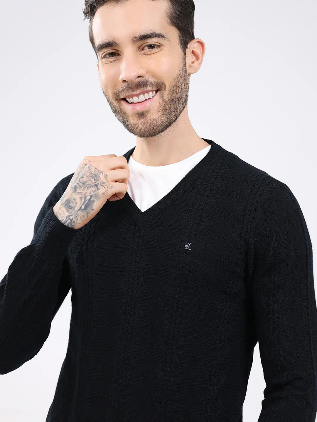 Luxuria Men Black Self Design V Neck Full Sleeve Pullover - Image 6
