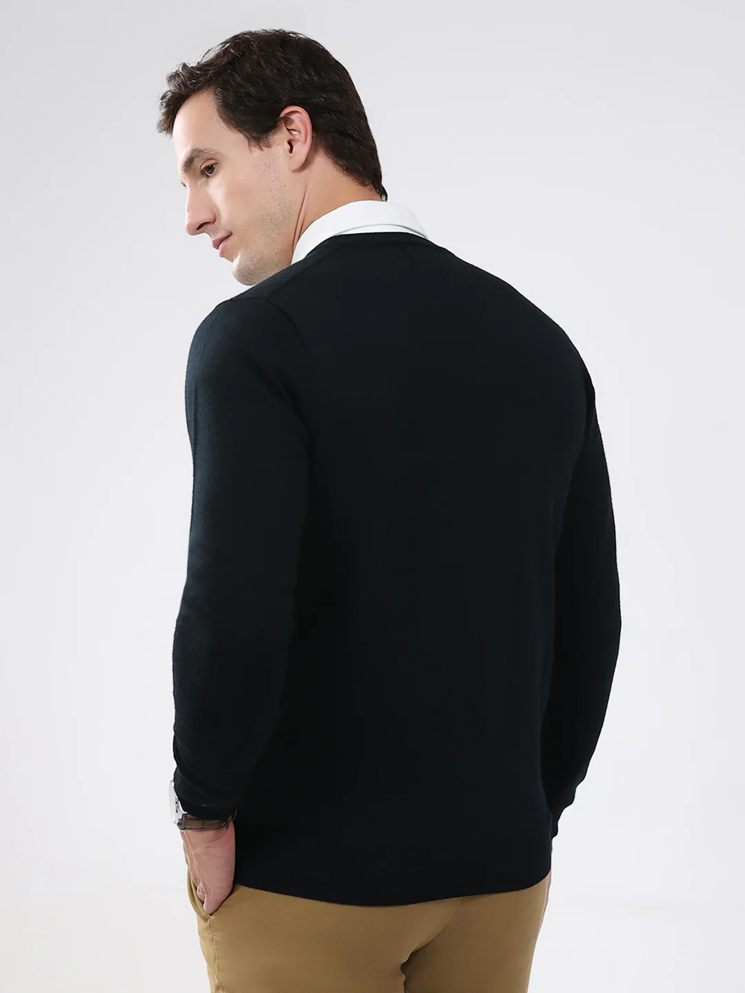 Luxuria Men Black Solid V Neck Full Sleeve Pullover - Image 5