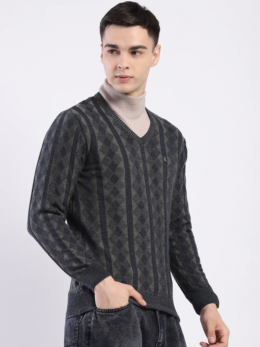 Luxuria Men Charcoal Self Design V Neck Full Sleeve Pullover - Image 4