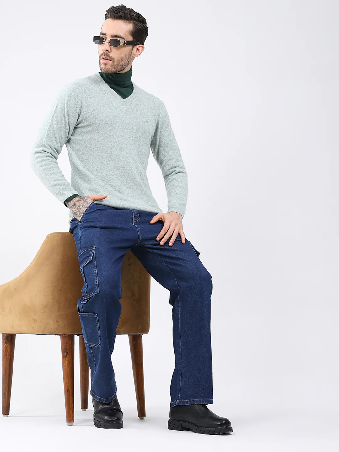 Luxuria Men Green Solid V Neck Full Sleeve Pullover - Image 2