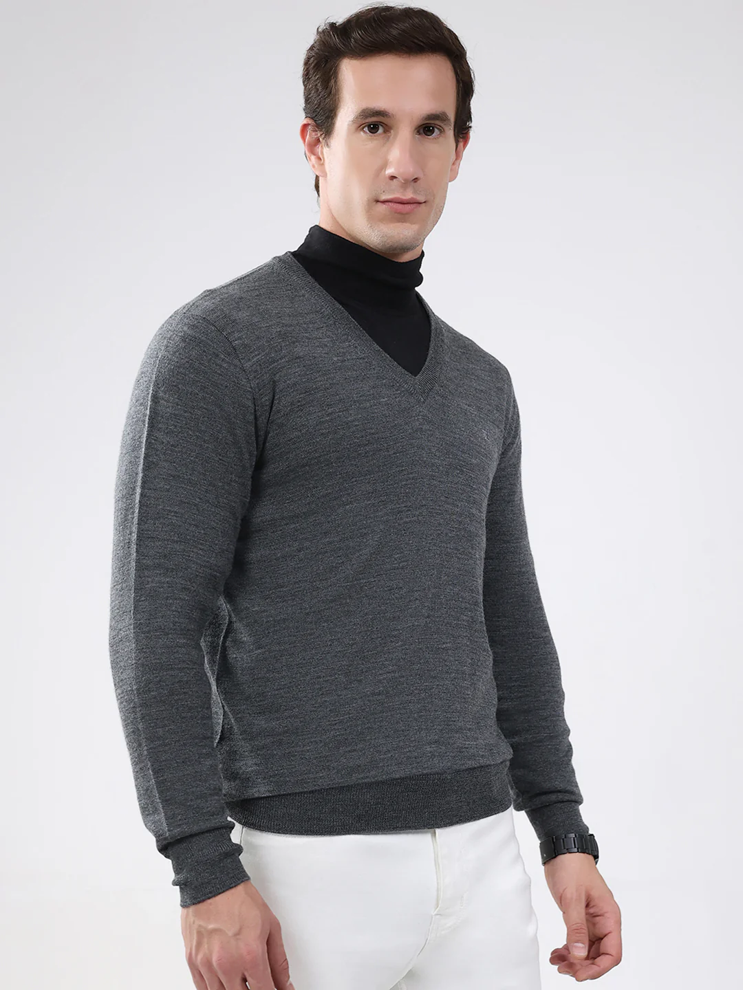 Luxuria Men Grey Solid V Neck Full Sleeve Pullover - Image 4