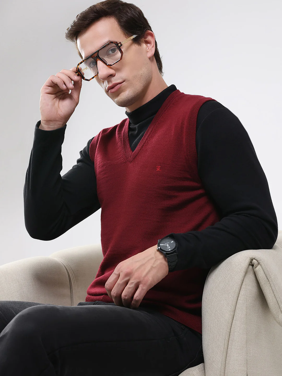 Luxuria Men Maroon Solid V Neck Sleeveless Sweater - Image 6