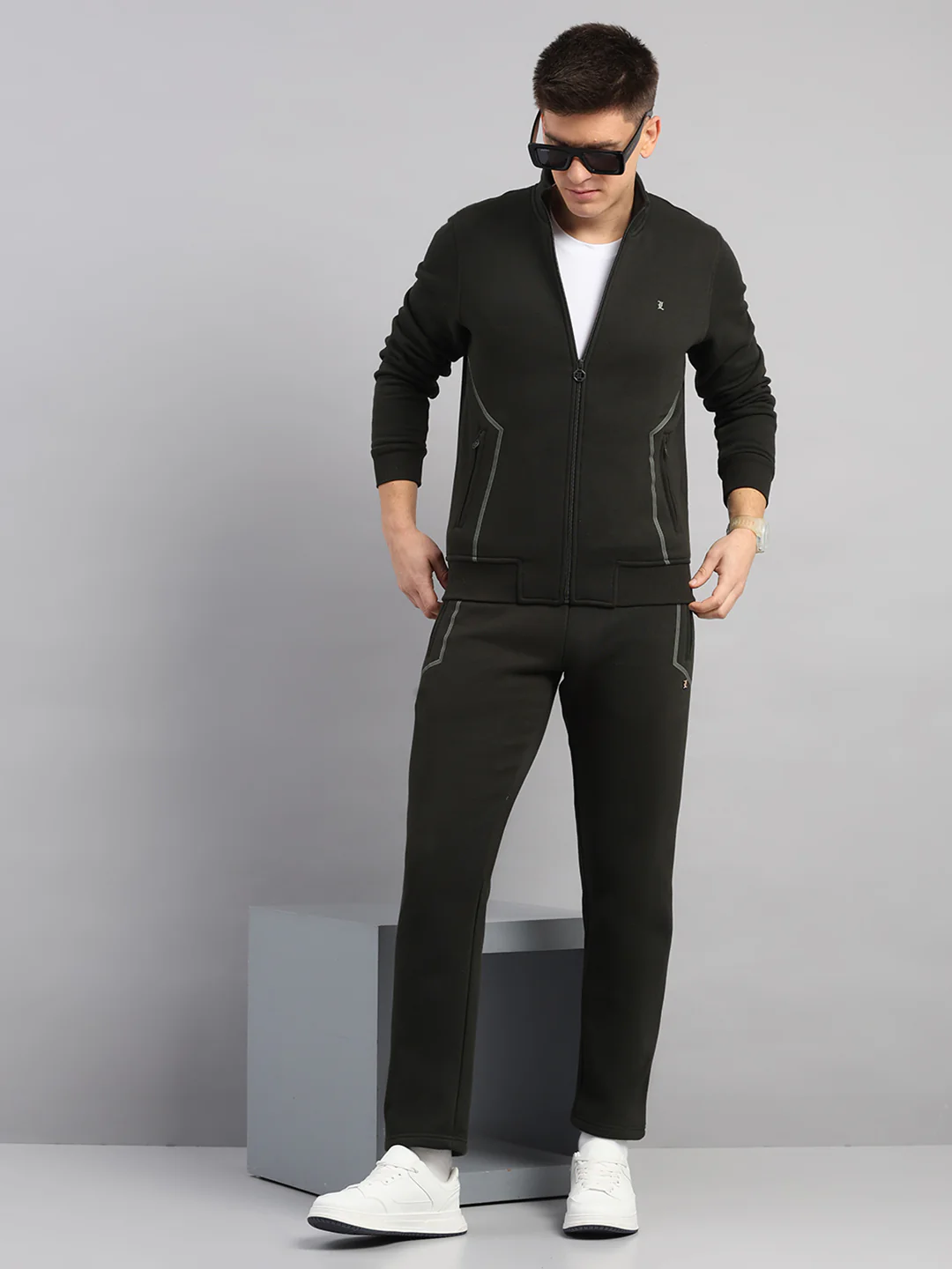 Luxuria Men Olive Solid Collar Full Sleeve Winter Tracksuit - Image 2