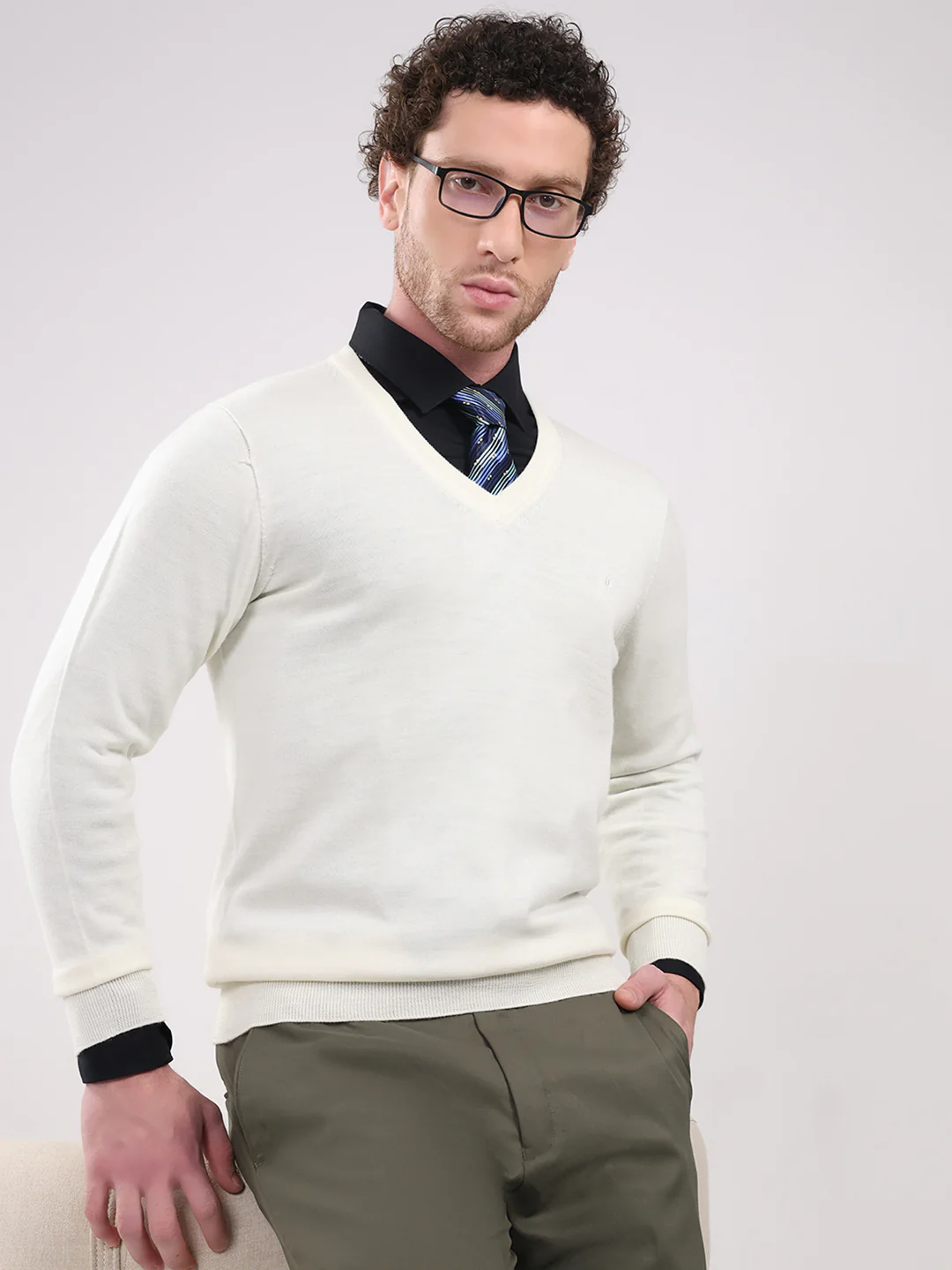 Luxuria Men White Solid V Neck Full Sleeve Pullover - Image 6