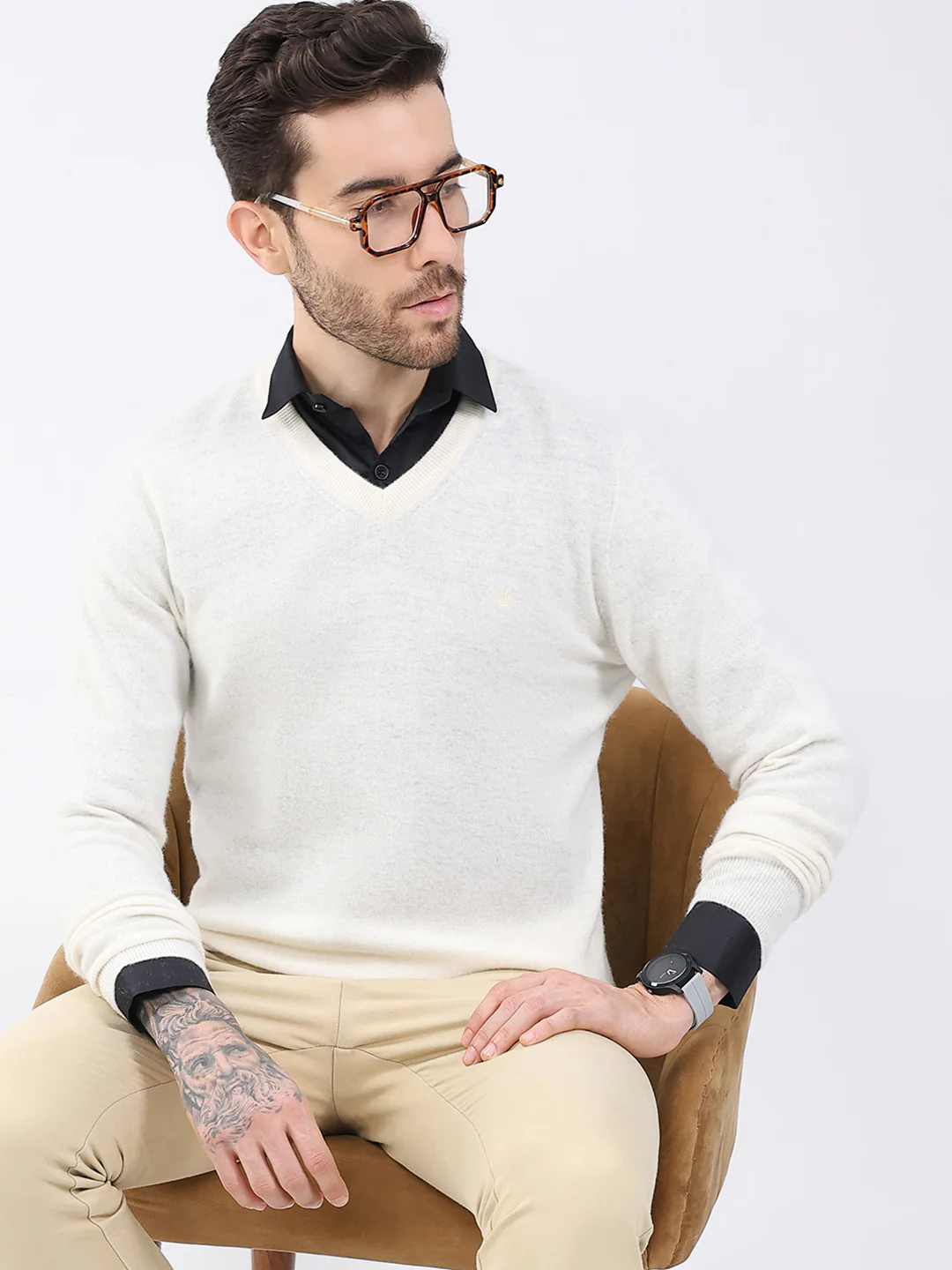 Luxuria Men White Solid V Neck Full Sleeve Pullover - Image 6