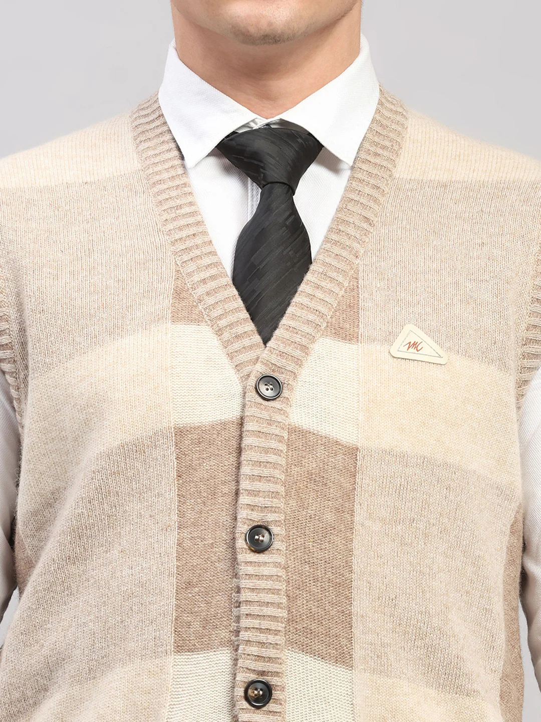 Men Beige Printed V Neck Sleeveless Cardigan - Image 6