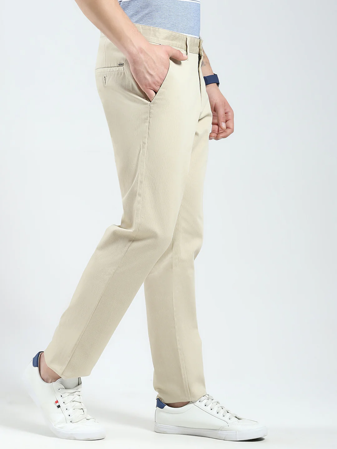 Men Beige Solid Slim Fit Trouser - Image 4