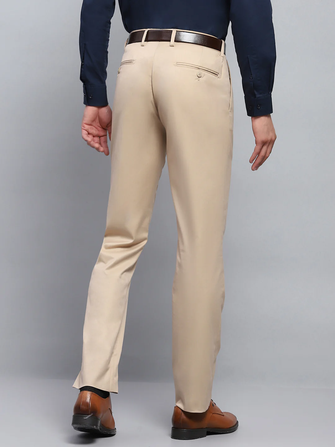 Men Beige Solid Smart Fit Trouser - Image 5